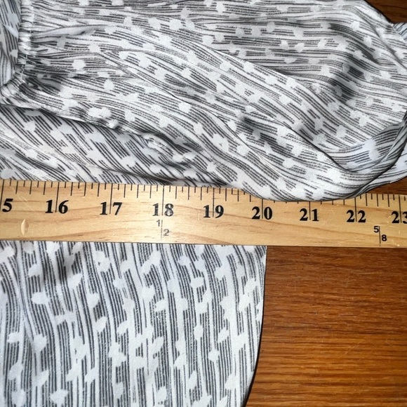 Halston Heritage bell sleeve blouse sz small medium gray white lightweight boho - Picture 5 of 10
